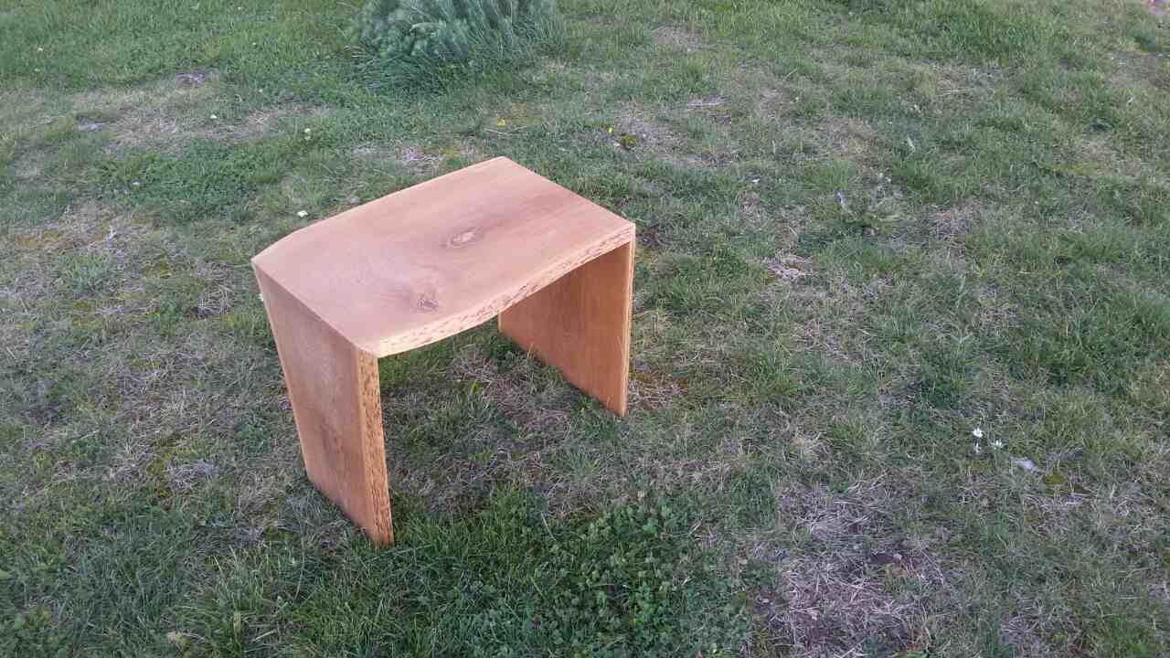 Журнальный стол из дерева